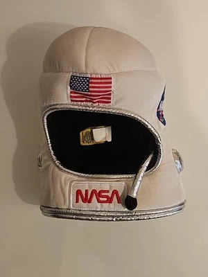Capacete de brinquedo vintage NASA astronauta pelúcia branca 13"x8" - Imagem 1 de 4