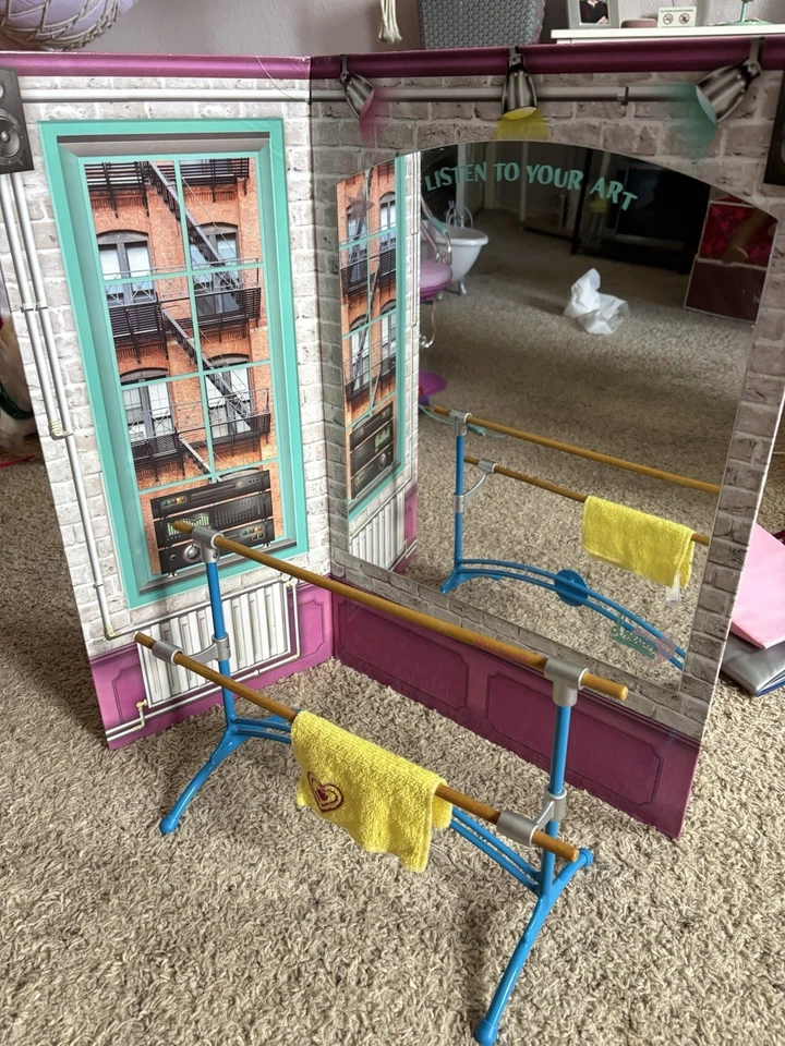 American Girl Gabriela’s Creative Studio Set Foto 1 de 4