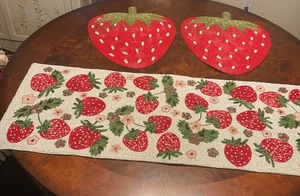 FLORAL ESCAPE HAND PERLEN TISCHLÄUFER 13 x 36 ERDBEEREN SCHÖN OHNE MATTEN - Bild 1 von 5