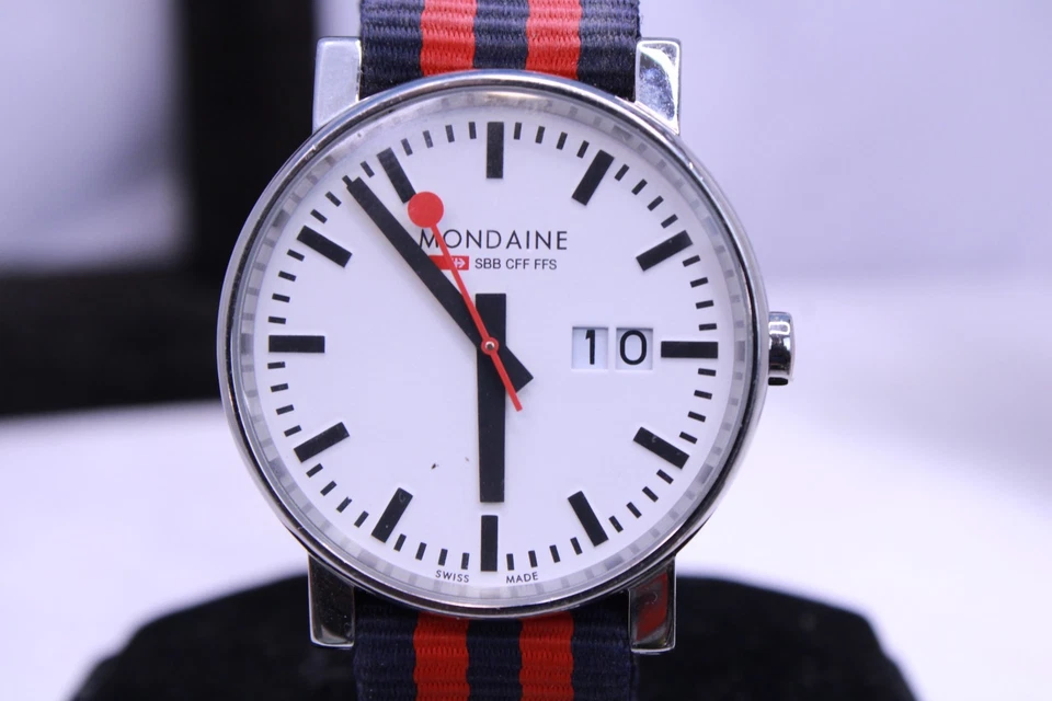 RELOJ SUIZO MONDAINE RAILWAY 30303 40MM FECHA GRANDE Foto 1 de 4