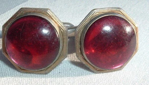 VINTAGE 1950s HICKOK PINK WINE COLORED LUCITE GOLD TONE CUFFLINKS - Picture 1 of 3