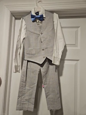 Traje de cuatro piezas Nautica para niños talla 7 camisa/pantalón/corbata/chaleco excelente estado. Foto 1 de 4