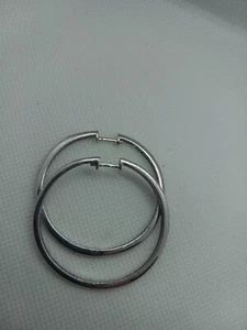 KIRKS FOLLY VINTAGE REVERSE SET Silberfarbene Creolen Stil Ohrringe  - Bild 1 von 6