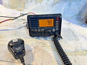 ICOM VHF Marine Radio IC-M504 + DSC, Black - Zdjęcie 1 z 10
