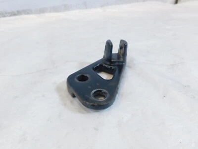 Soporte de montaje de estriba de pasajero izquierdo negro Harley Dyna Super Glide & Low Rider Foto 1 de 4