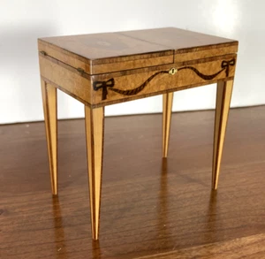 Handwerker Puppenhaus Miniatur Intarsien Chippendale Schminktisch Geoff Wonnacott 04 - Bild 1 von 12