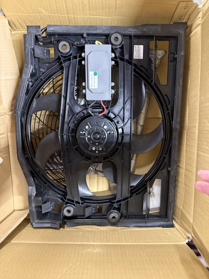Conjunto de ventilador de refrigeración del radiador para BMW 325Ci 330Ci 2001 2002 2003 2004 2005 Foto 1 de 4