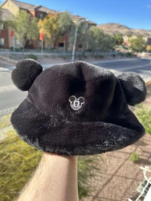 Nuevo Tokyo Disneyland 2025 Negro Invierno Difuso Sombrero Cubo Foto 1 de 4