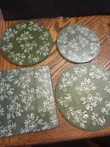 Glass Trivets Green with White Flower Design Set Of 4 - Picture 1 of 10