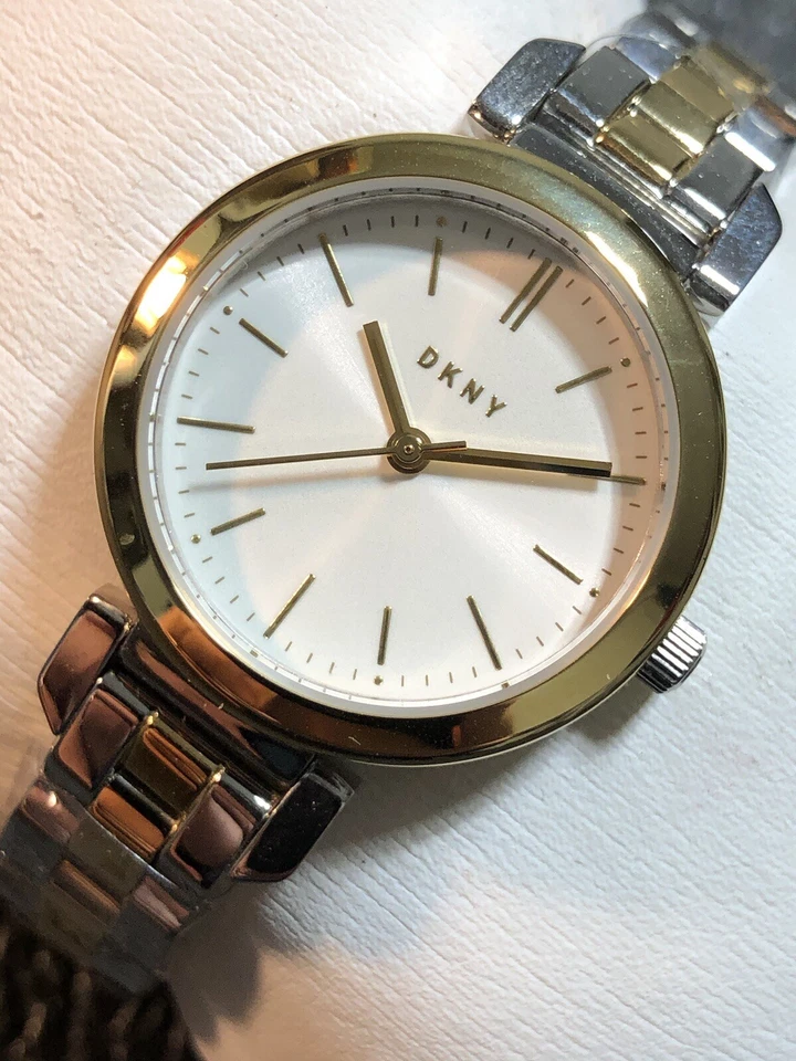 Reloj DKNY Mujer Acero Inoxidable Duo Tono Plateado y Dorado Todavía en Plástico Batería Nueva Foto 1 de 4