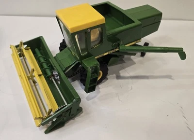 20 世纪 70 年代复古 John Deer 6600 收割机组合玩具 — 第 1/4 张图片