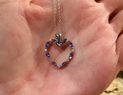 "Collar colgante de diamantes y tanzanita corazón abierto de oro blanco de 14 K STS 18"" 2,2 gramos" Foto 1 de 4