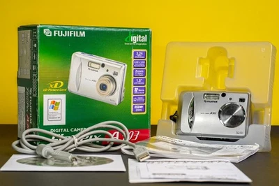 Fujifilm FinePix A Series A303 3.2MP Silver Digital Camera IN BOX - Image 1 of 4