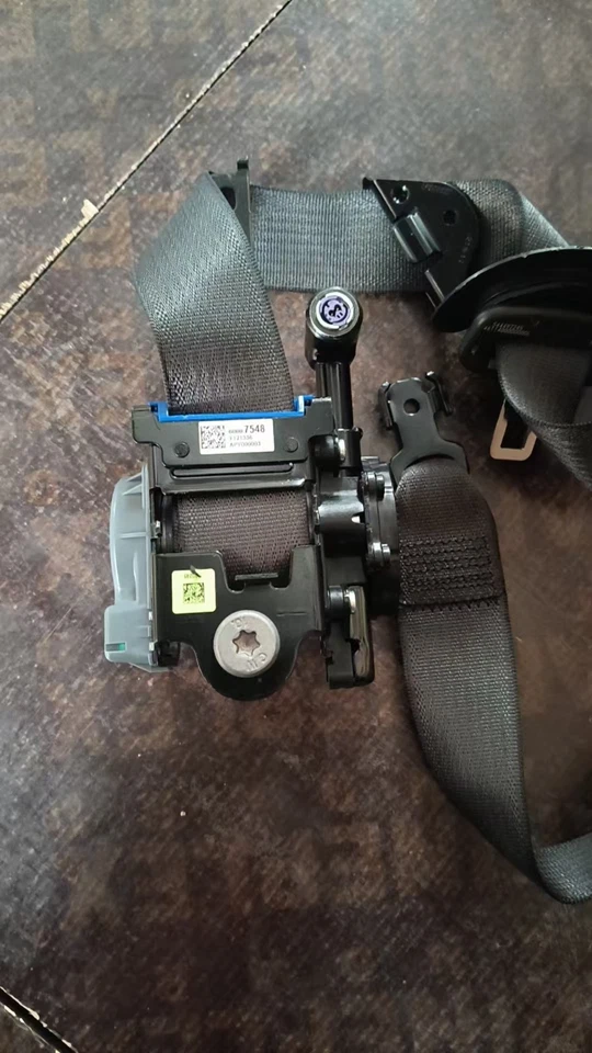 2024-25 CHEVROLET TRAX ПЕРЕДНИЙ ЛЕВЫЙ ВОДИТЕЛЬ РЕМНЯ БЕЗОПАСНОСТИ НАТЯЖИТЕЛЬ НАБОР НОВЫЙ OEM GM - Изображение 1 из 4