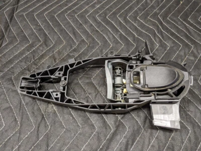 BMW F90/G30/G31 5-Series M5 Exterior Door Handle Carrier Front Right 51217401206 - Изображение 1 из 3