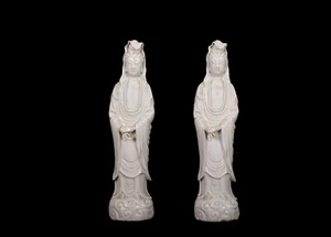 2 antike Blanc de Chine Guanyin, Dehua, China, 18. Jh., Thurn & Taxis, Sotheby’s - Bild 1 von 16