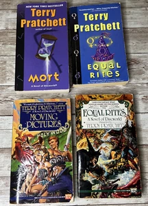 Lot of 4 Terry Pratchett Discworld #3, 4, 10 Paperback Books - ROC /Harper Print - Imagen 1 de 19