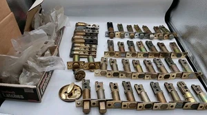 KWIKSET Cerraduras Cerraduras Puertas Ajustables Cerrojo Cerraduras Lote De 44 Con Tornillos - Imagen 1 de 5