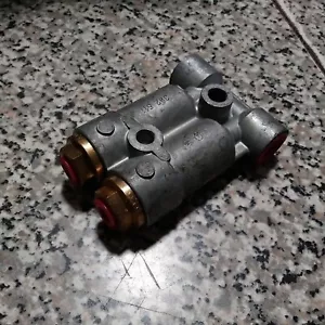 Válvula distribuidora de pistón de puerto 392 511 FNIP - Imagen 1 de 5