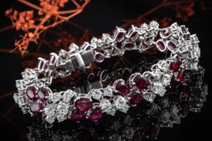 Prächtiges Armband mit 8 Ct Brillanten und 9 Ct Rubin in 750er Weißgold Schmuck - Bild 1 von 5