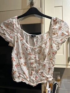 pretty little blouse from Bershka hardly ever worn REDUCED TO £2.50. size L - Picture 1 of 7