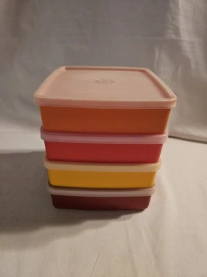 Set 4 Vintage Tupperware Harvest Square Away Sandwich Storage Containers Keepers - Image 1 of 2