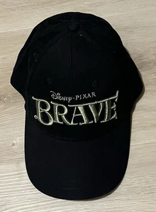 BRAVE DISNEY CAST CREW PREMIER PROMO GORRA DE BÉISBOL OSFA NUEVA SIN ETIQUETAS PIXAR MERIDA - Imagen 1 de 2