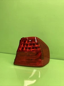 2009 2010 2011 BMW E90 REAR RIGHT PASSANGER TAIL LIGHT 21838014 OEM - Picture 1 of 7