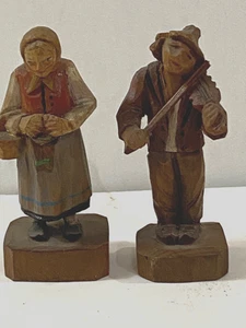 Pequeña pareja alemana de madera tallada a mano - figuras de hombre y mujer ~ WN112 - Imagen 1 de 12