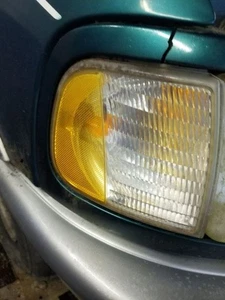 Passenger Corner/Park Light Thru 6/96 Fits 97 FORD F150 PICKUP 553507 - Picture 1 of 8