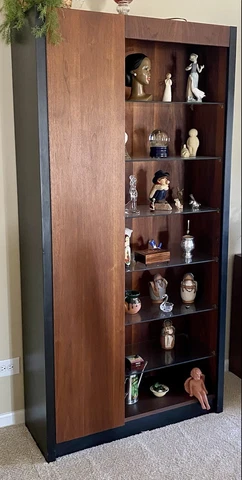 Stunning MCM Display Curio Cabinet. Mint Condition antique Cover