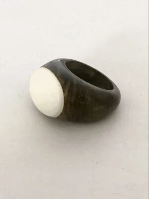 Women’s Moss Green Oval Resin And Mother- of-Pearl Ring Size 5.5 — 第 1/4 张图片