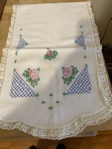 Vintage Embroidered Floral Dresser Scarf  14 x 42 - Picture 1 of 2