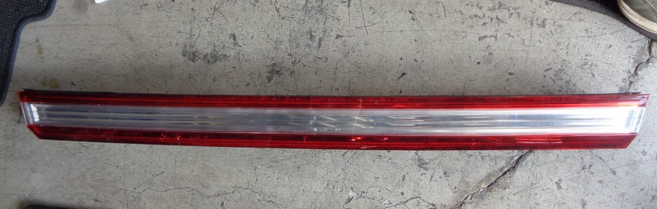 2011-2013 Honda Odyssey Touring Liftgate Center Taillight Trim Molding Foto 1 de 4