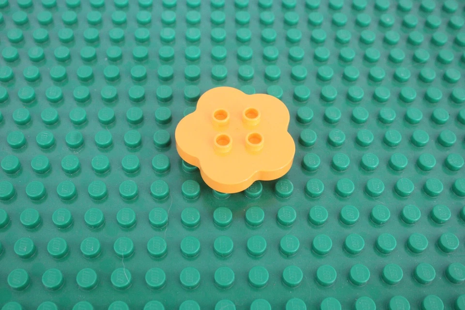 Duplo Table Flower 4 Peg Flat Top Scalloped Tree Forest 2x2 Round Golden Yellow - Image 1 of 1