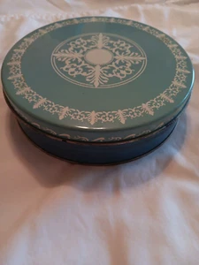 Vtg White Doily Tablecloth Design Round Tin Light Blue Background Cutwork - Picture 1 of 5