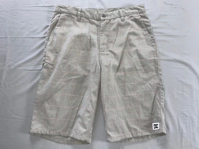 Pantalones cortos chinos de skate con frente plano DC Shoes. Cuadros grises, para hombre talla 30. ¡EXCELENTE ESTADO!! Foto 1 de 4