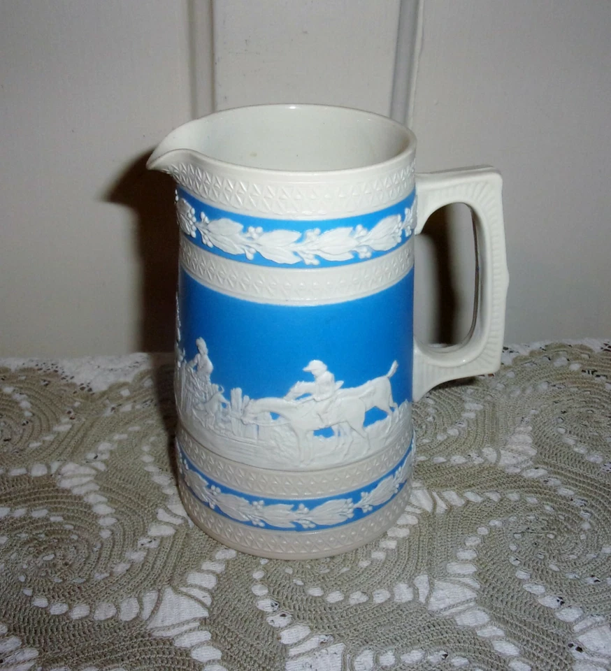 Jarra de 5,25 pulgadas escena de caza de jaspe azul y blanco Copeland Spode Foto 1 de 4