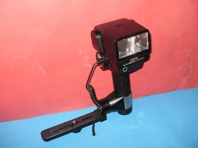 Japanese flash Sunpack auto 4205G THYRISTOR - can be used with DSLRs - Image 1 of 4