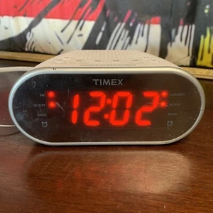 Timex IT2312 White AM/FM Dual Alarm Clock Radio Digital Red LED Display Tested! - Picture 1 of 8