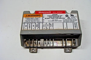 Honeywell  S8600M Universal Continuous Re-Try Pilot Ignition Module - Picture 1 of 4