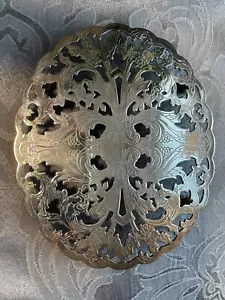 Vintage Lunt Silverplate Trivet Engraved Scrolled Pattern Serpentine Edge Footed - Picture 1 of 3