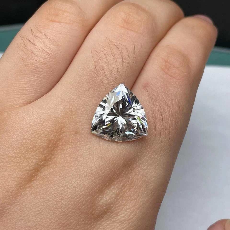 IGI Certificate Trillion Cut 1.0 Carat Loose Lab Grown Diamond Customize Pendant - Image 1 of 4