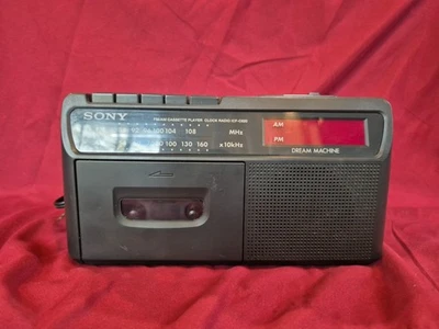 Reloj despertador casete Sony ICF-C620 FM/AM con batería de respaldo totalmente funcional Foto 1 de 4