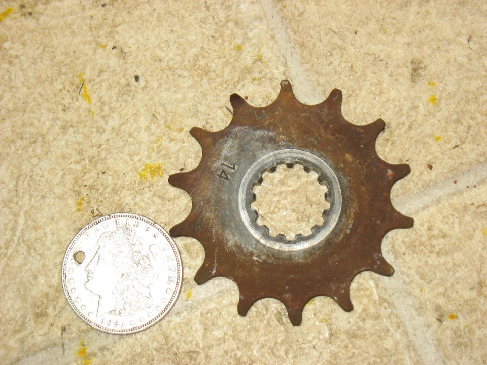 Piñón delantero 75 YAMAHA DT400 DT400B 14T Foto 1 de 3