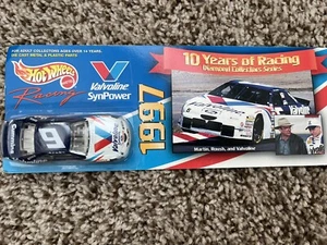 HOT WHEELS RACING 1995 FORD THUNDERBIRD Valvoline 10 Years Die-Cast Car - Picture 1 of 2