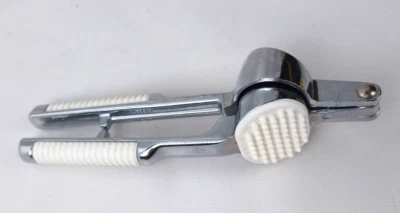 PEDRINI Stainless Steel Garlic Press Self Cleaning Italy White Handle - Image 1 of 4