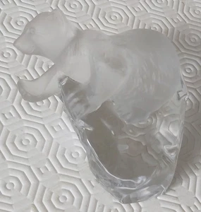 zoomorphes Motiv aus Gussglas und Opalglas mit Figur eines Bären, unsigniert - Bild 1 von 5