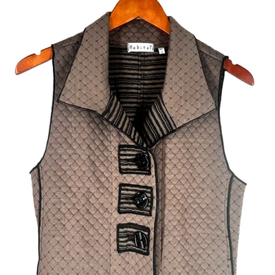 Chaleco Habitat Gris Negro Acolchado Artístico Botones Grandes Algodón Mezcla Poli Foto 1 de 4