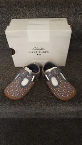 Girls Clarks first shoes Roamer Fly T Canvas shoes SIZE UK 41/2 WIDTH G - Picture 1 of 3